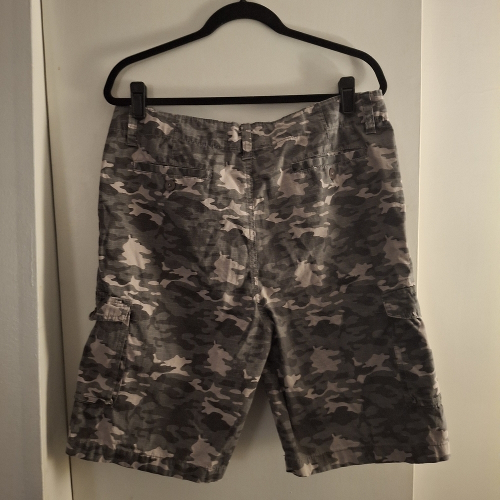 G & M Men's Camouflage Cargo Shorts - Picture 2 of 10